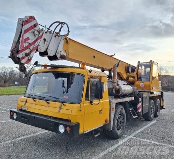 Tatra T815 +AD 28 (ČKD) Lastbil med kran