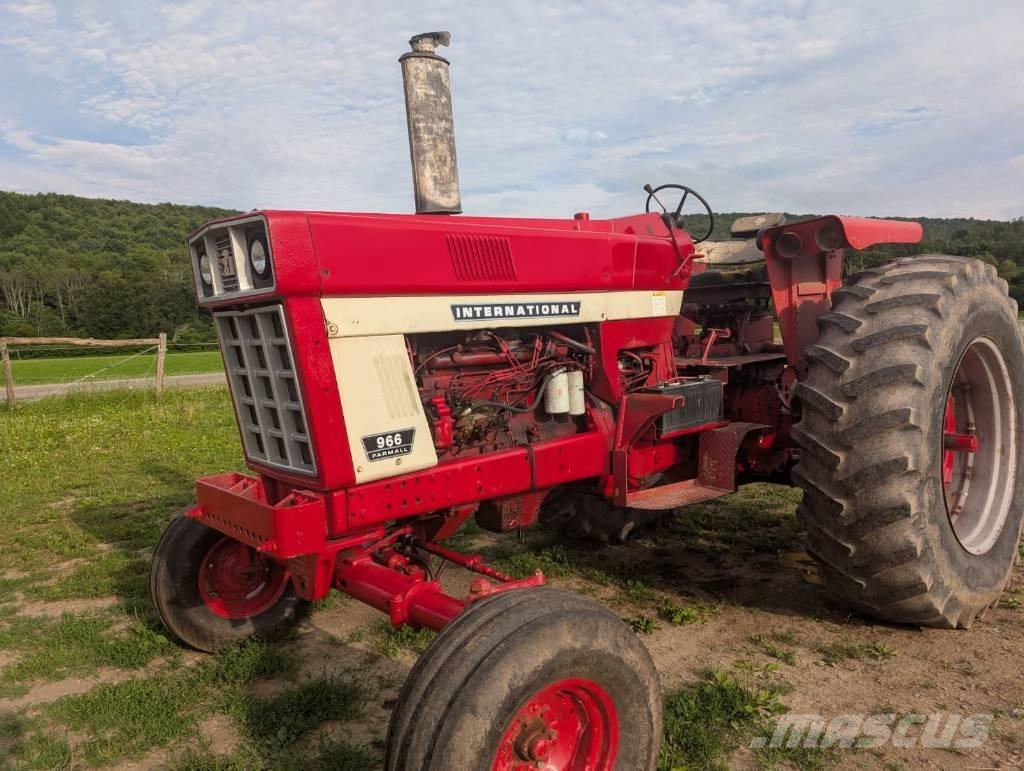 International 966 Traktorer
