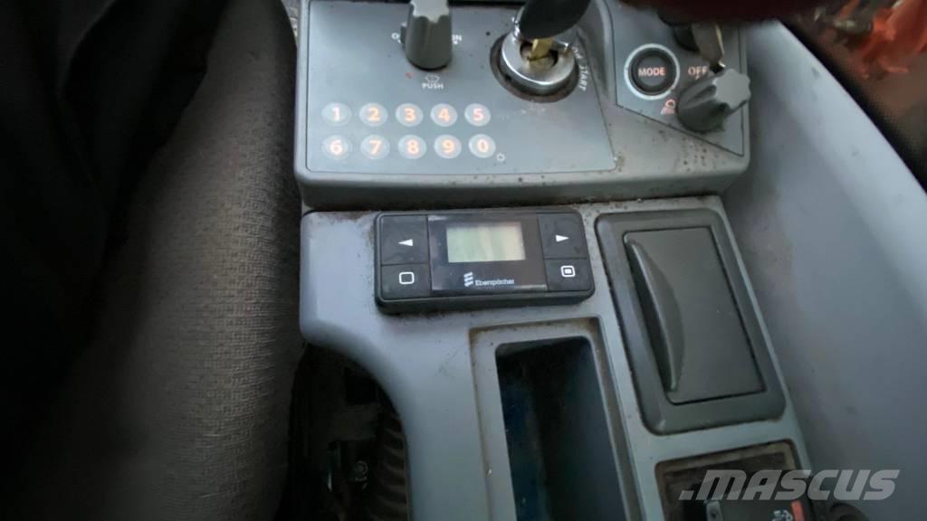 Hitachi ZX 210 LC-6 Gravemaskiner på larvebånd