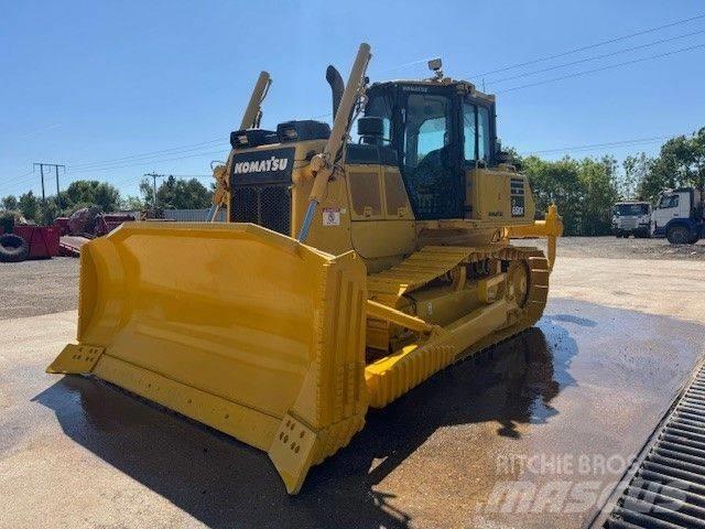Komatsu D65EX-18 Bulldozer på larvebånd