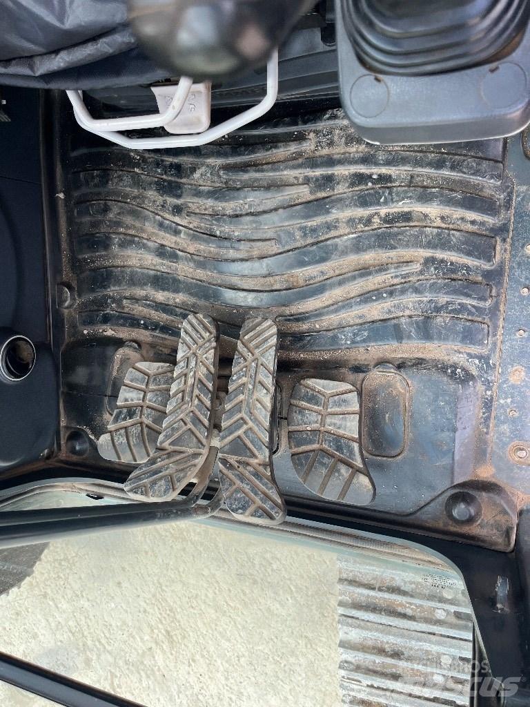 Hyundai HX 220 L Gravemaskiner på larvebånd