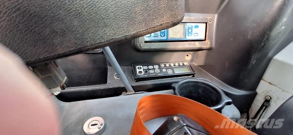 Takeuchi TB 295W Gravemaskiner på hjul