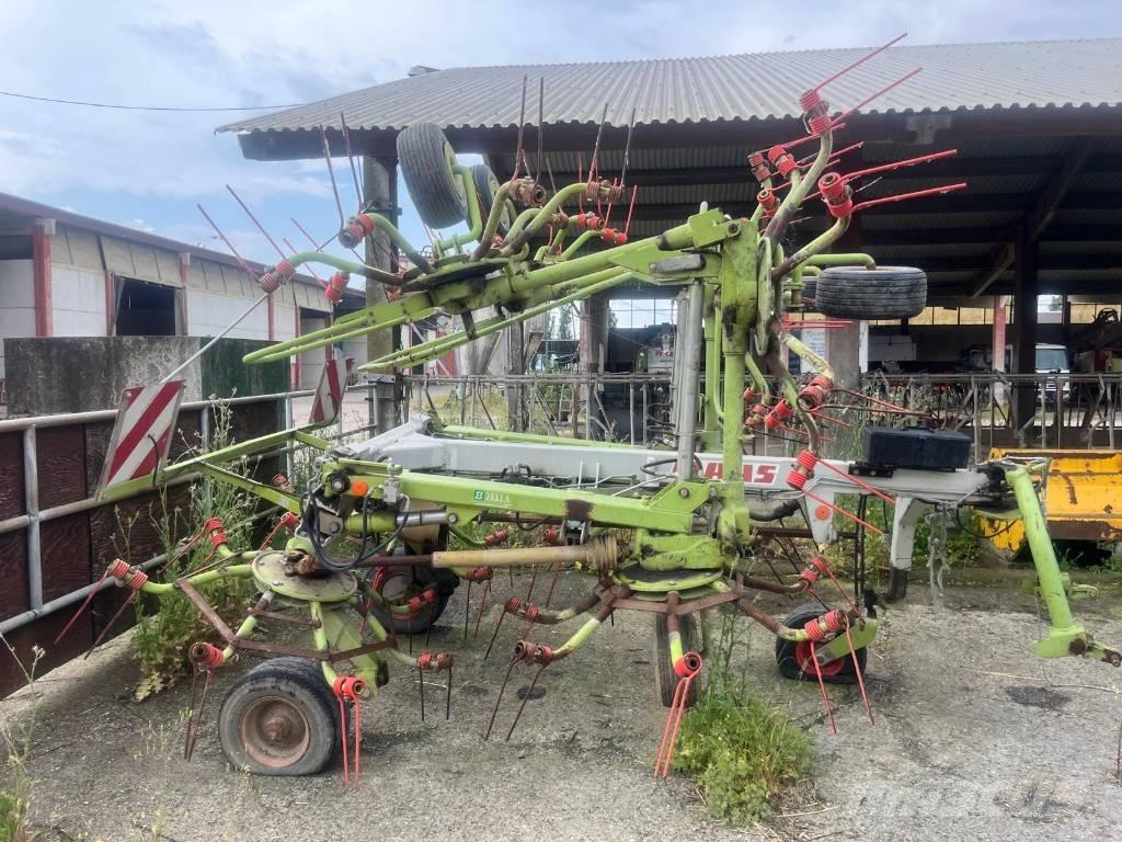 CLAAS Volto 1050 T River og høvendere
