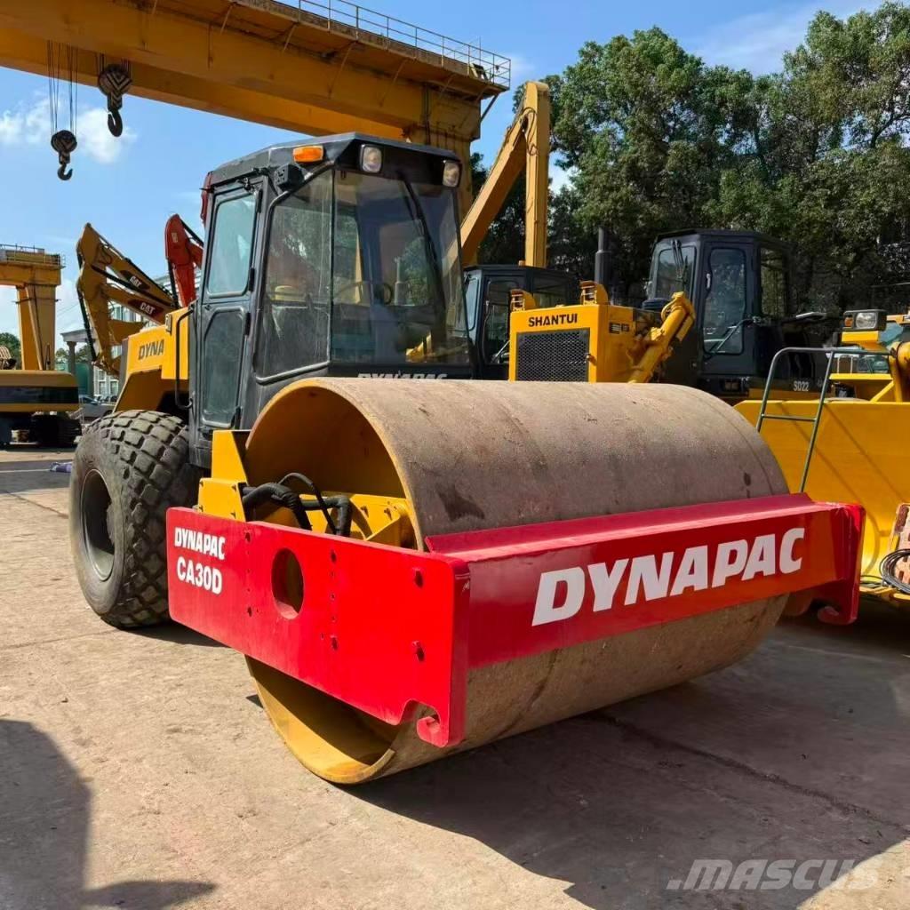 Dynapac CA30D Enkelt tromle