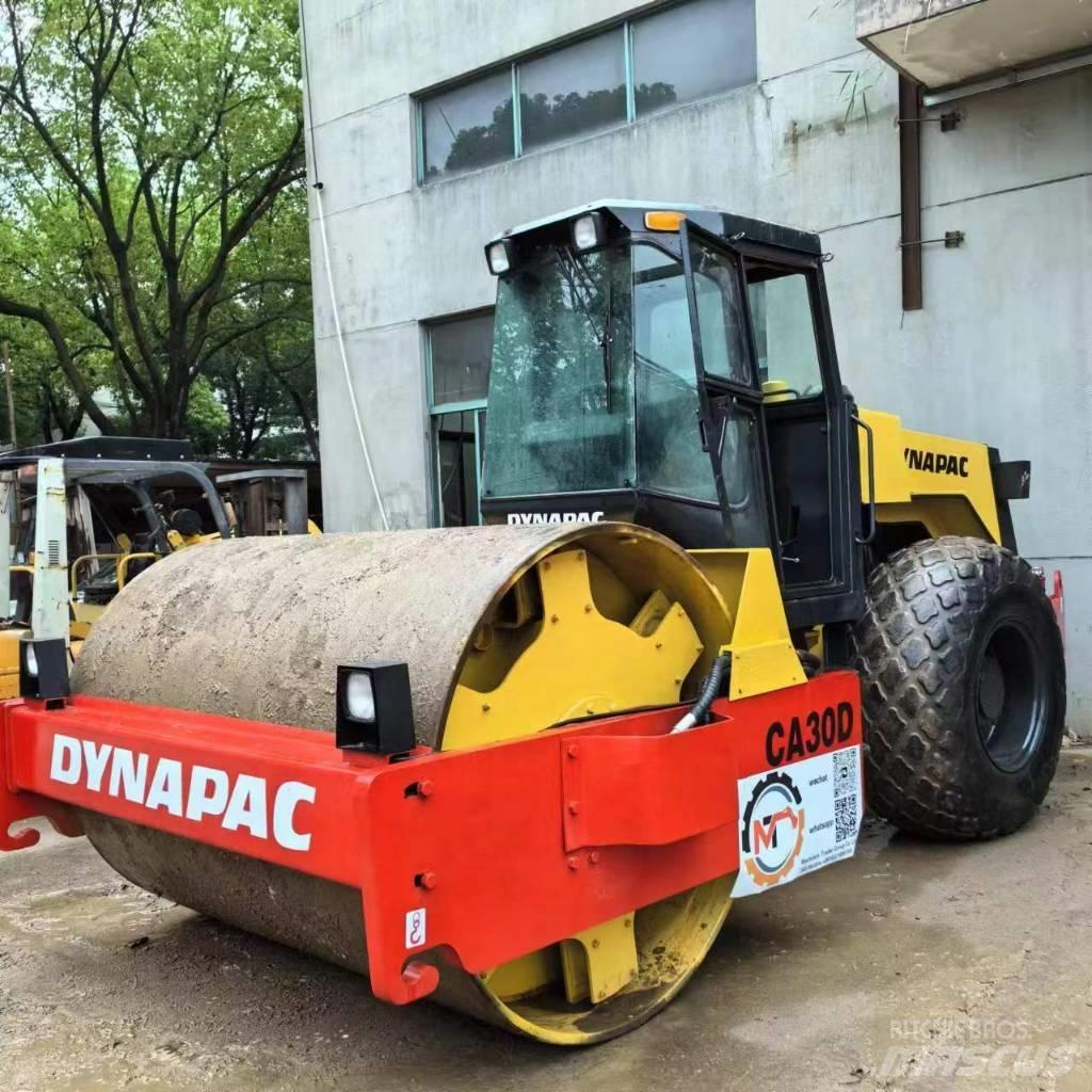 Dynapac CA30D Enkelt tromle