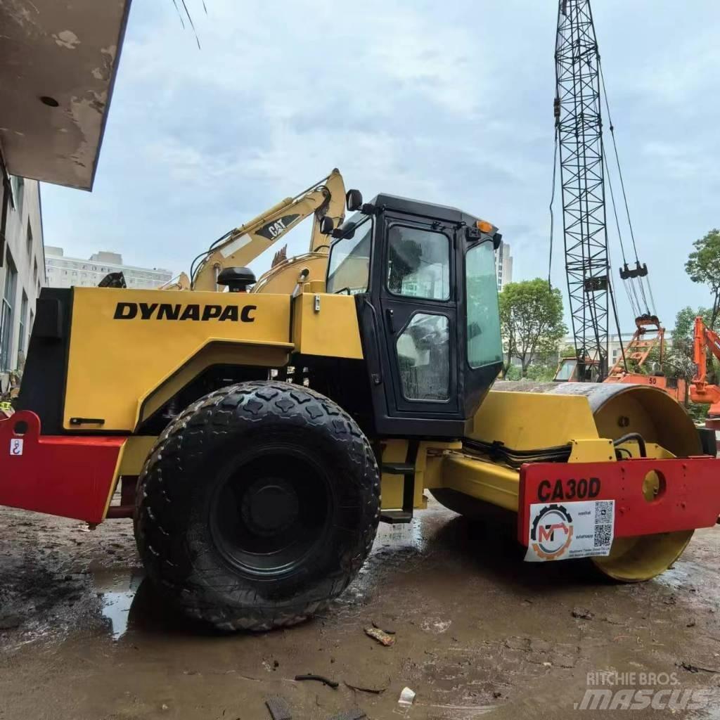 Dynapac CA30D Enkelt tromle