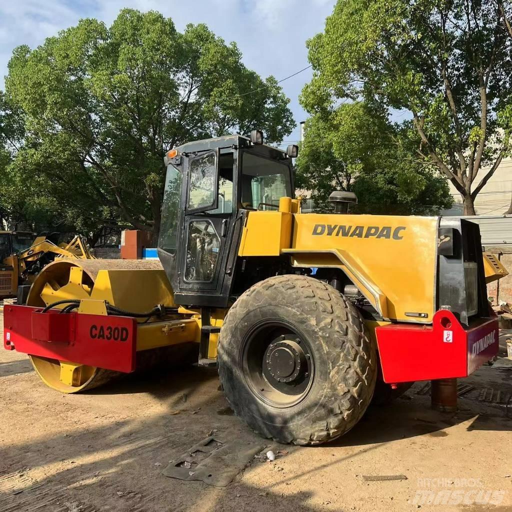 Dynapac CA30D Enkelt tromle