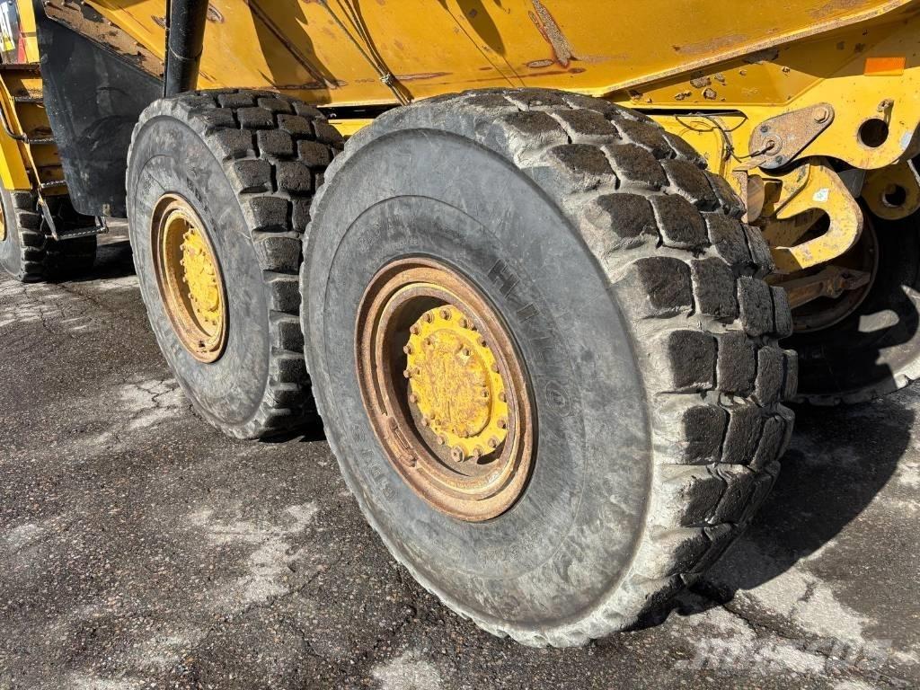 CAT 730 C2 (Tailgate) Terrængående lastbiler