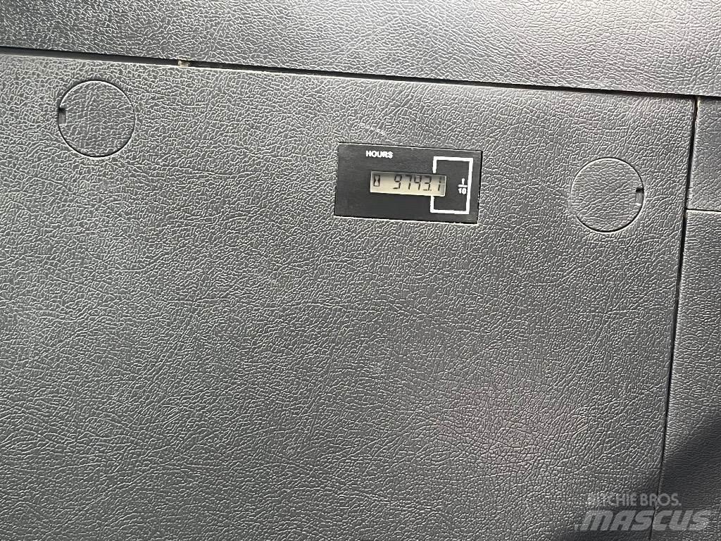 Hyundai HW140 Gravemaskiner på hjul