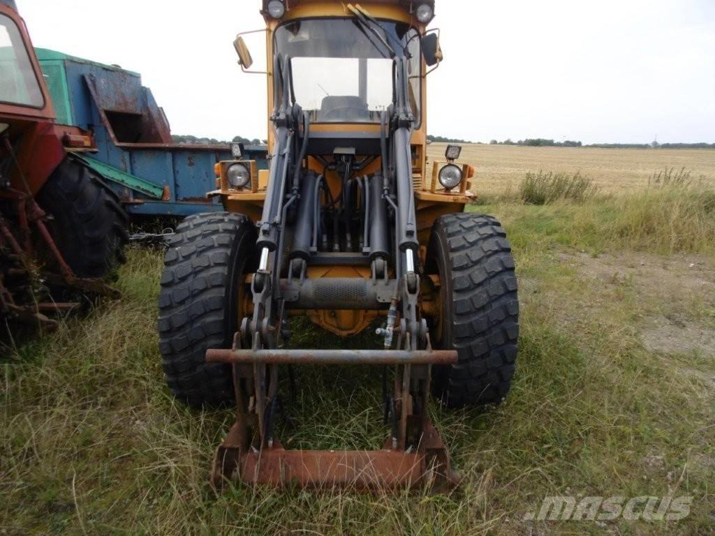 Volvo BM 4200 Læssemaskiner på hjul