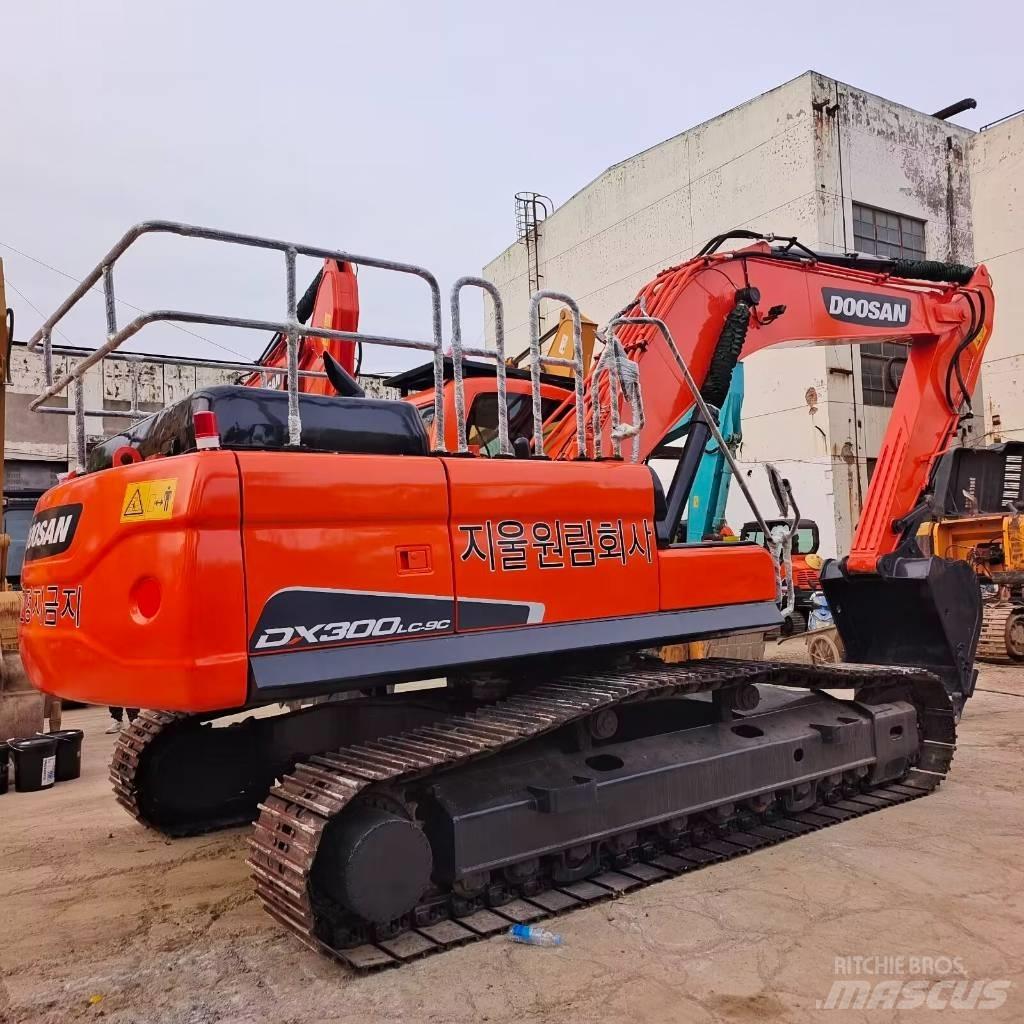 Doosan DX 300 Gravemaskiner på larvebånd