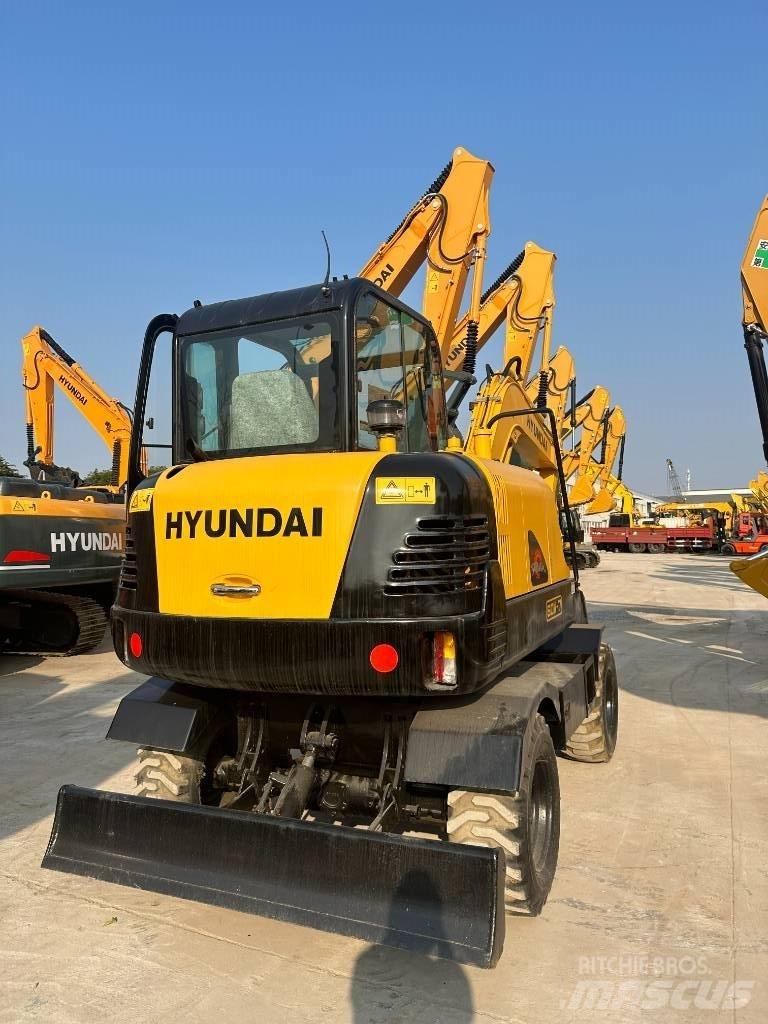 Hyundai Hyundai60W-7 Gravemaskiner på hjul