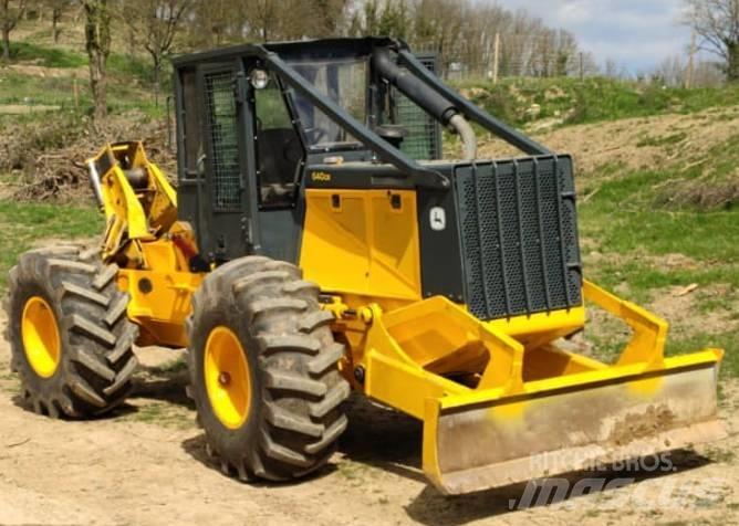 John Deere 640 Udslæbningstraktorer