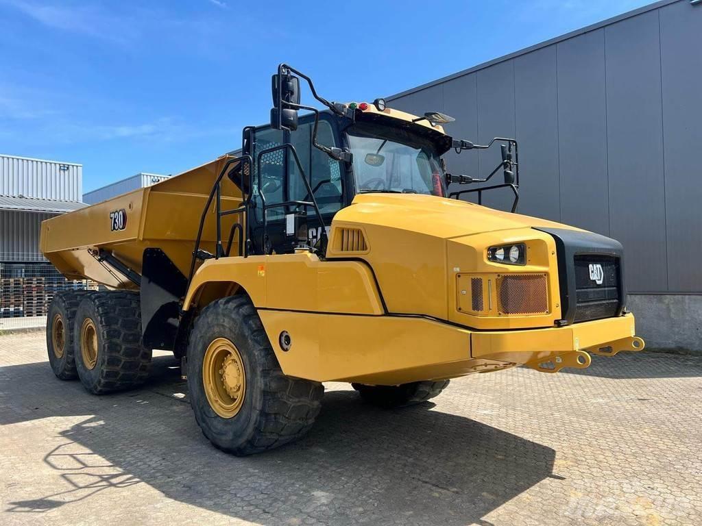 CAT 730 Knækstyrede dumpere