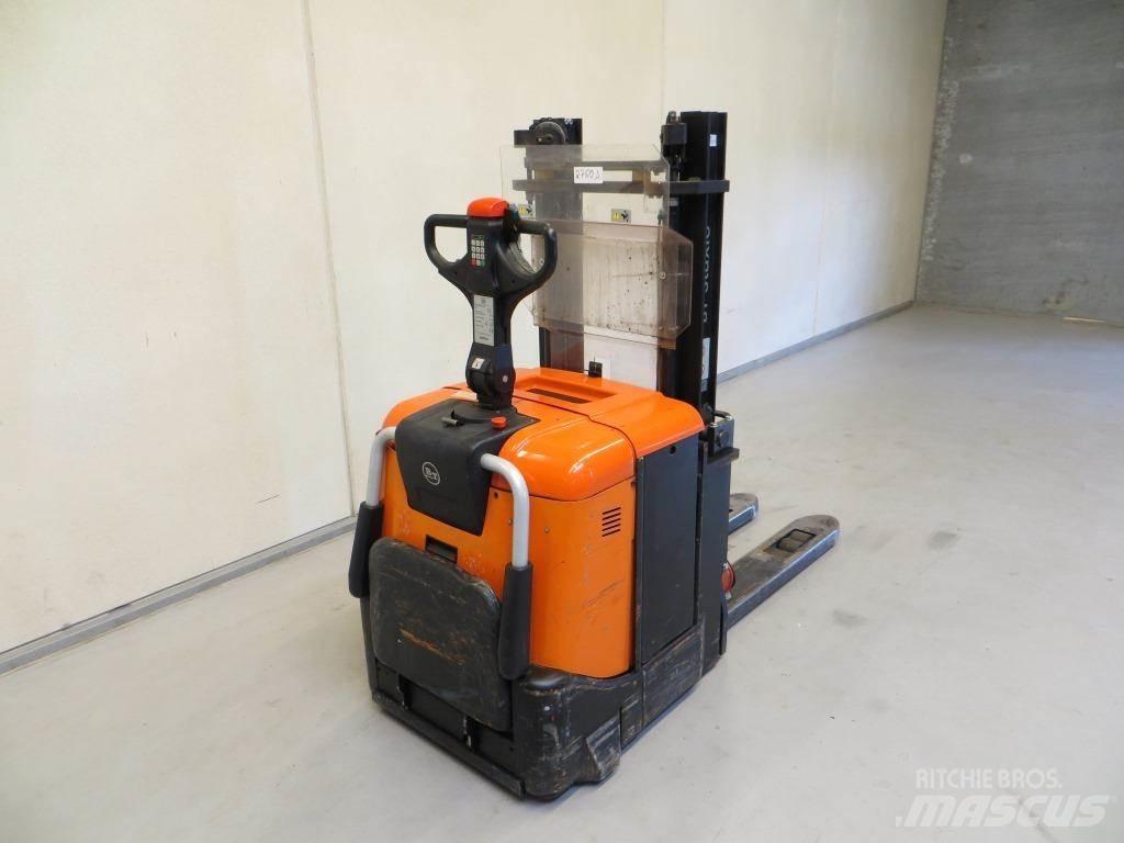 BT SPE125 Selvkørende stablere