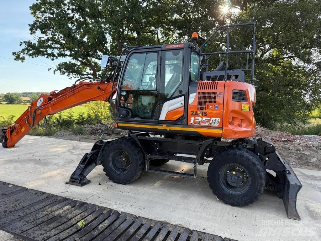 Hitachi ZX 135 W-7 Gravemaskiner på hjul