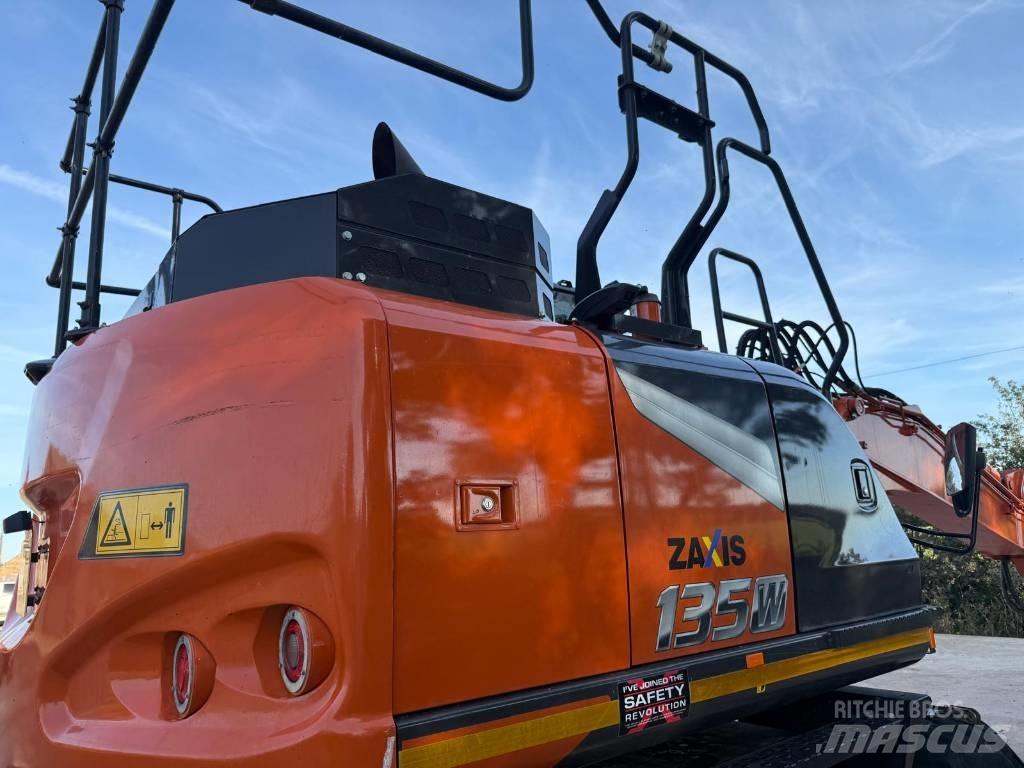 Hitachi ZX 135 W-7 Gravemaskiner på hjul