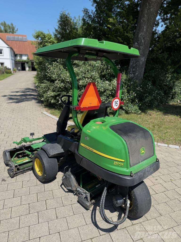 John Deere 2500 E Green plæneklippere