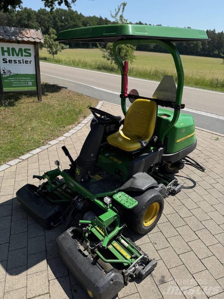John Deere 2500 E Green plæneklippere