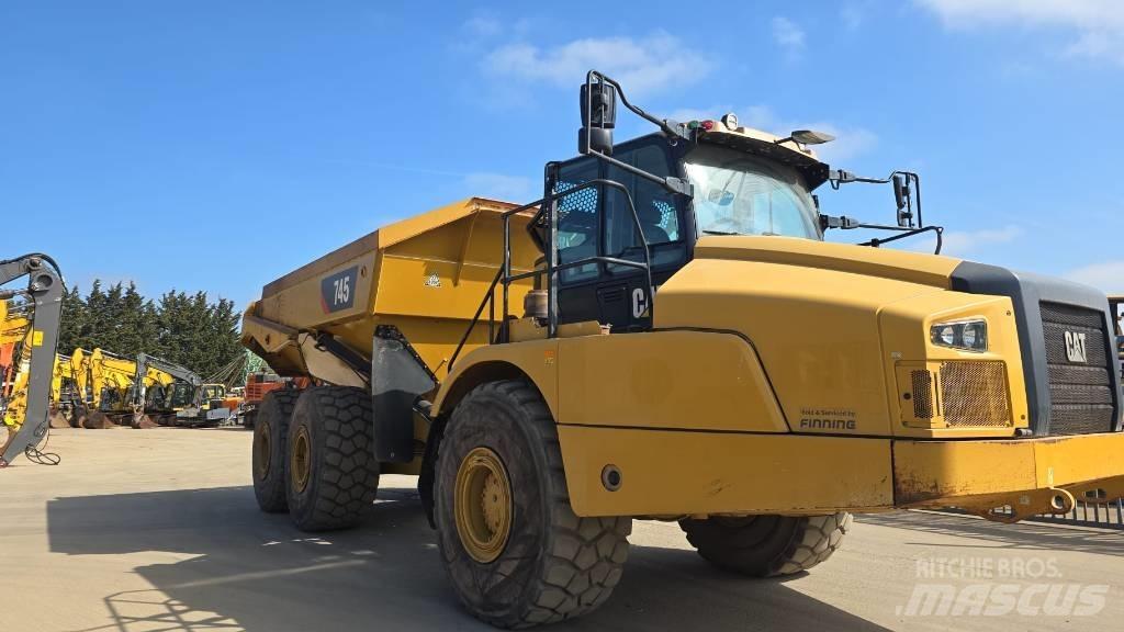 CAT 745 Terrængående lastbiler
