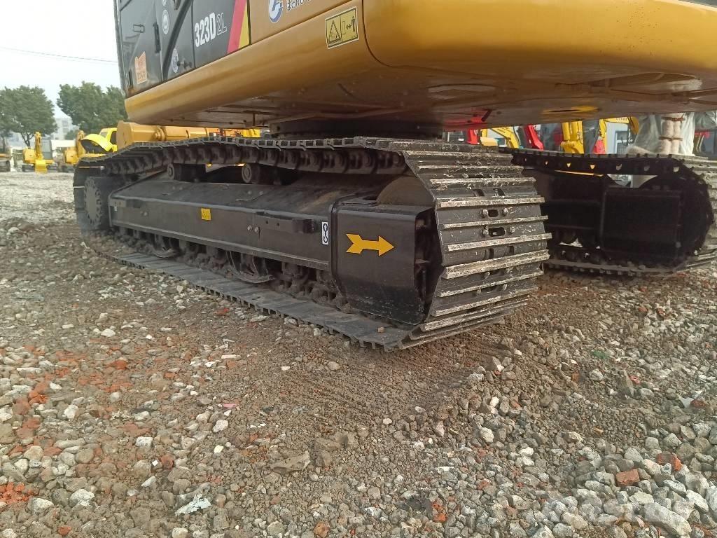 CAT 323 D Gravemaskiner på larvebånd