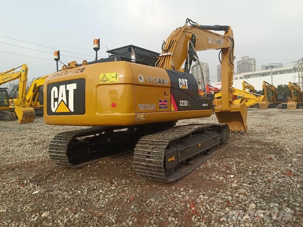 CAT 323 D Gravemaskiner på larvebånd