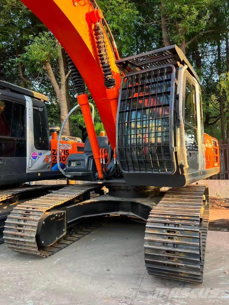 Hitachi ZX 200-3 Gravemaskiner på larvebånd
