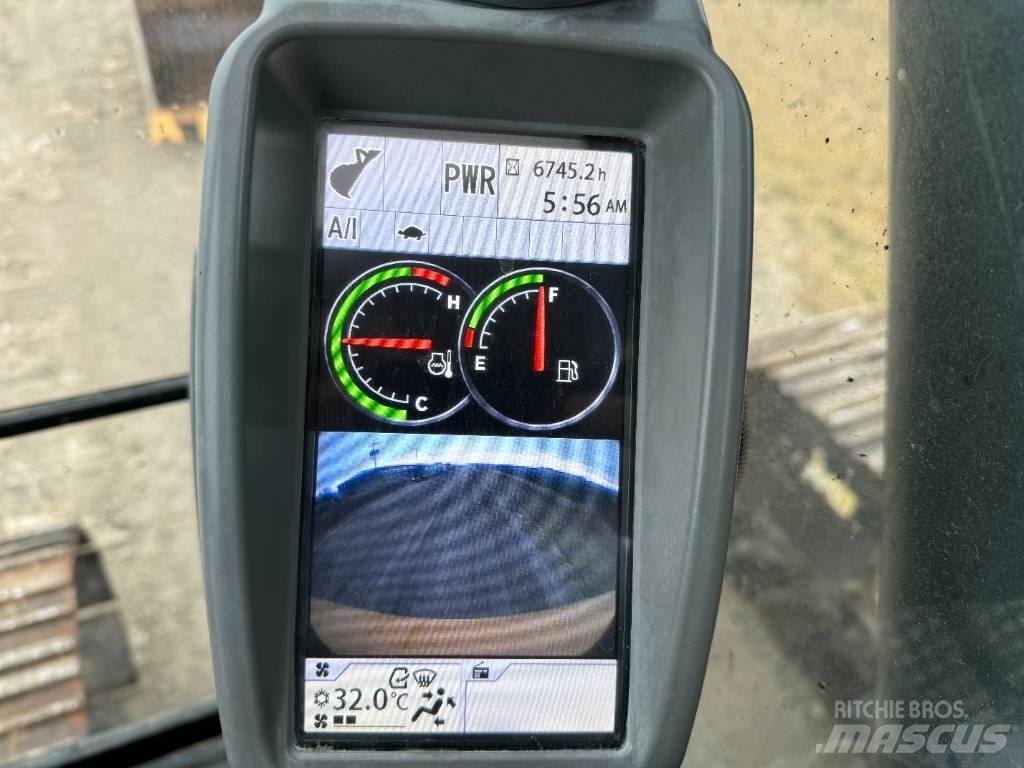 DEERE 210G LC Gravemaskiner på larvebånd