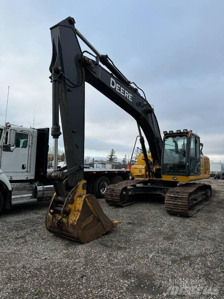 DEERE 210G LC Gravemaskiner på larvebånd