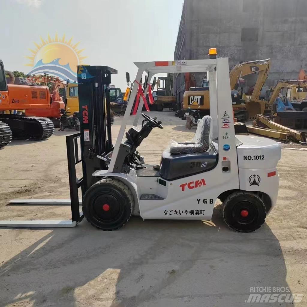 TCM FD30 Reachtruck