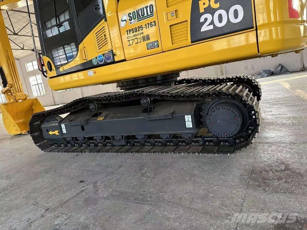 Komatsu PC 200-8 Gravemaskiner på larvebånd