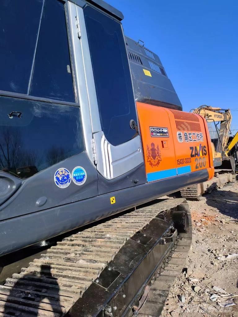 Hitachi ZX 200 Gravemaskiner på larvebånd