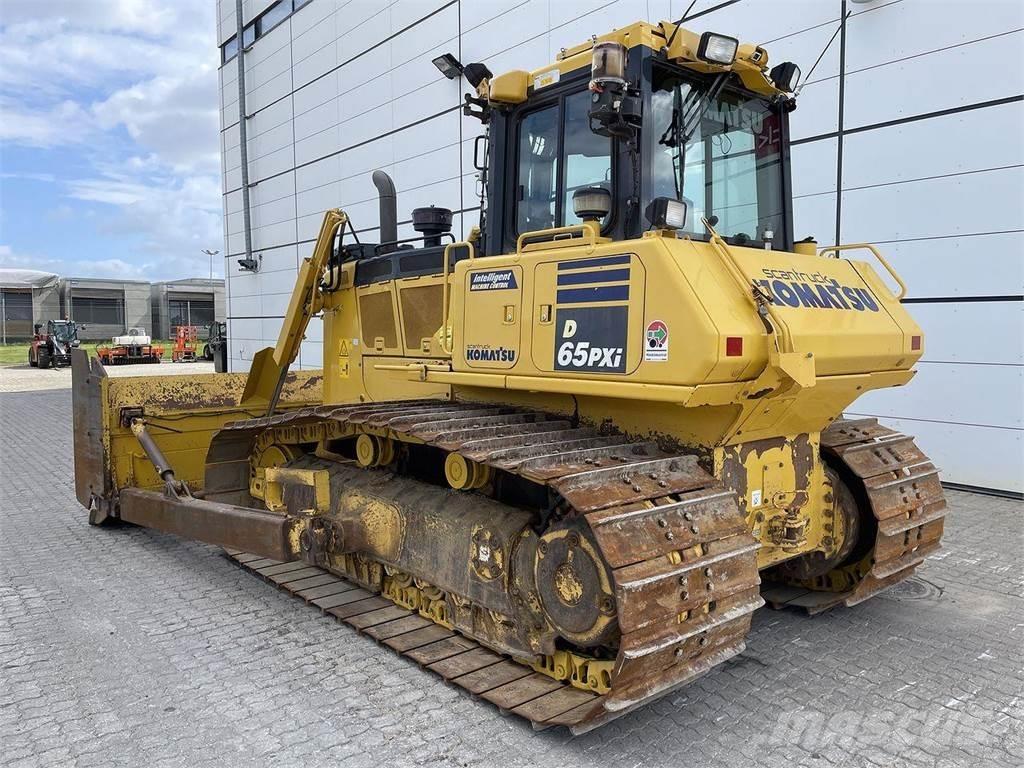 Komatsu D65PXI-18 Bulldozer på larvebånd