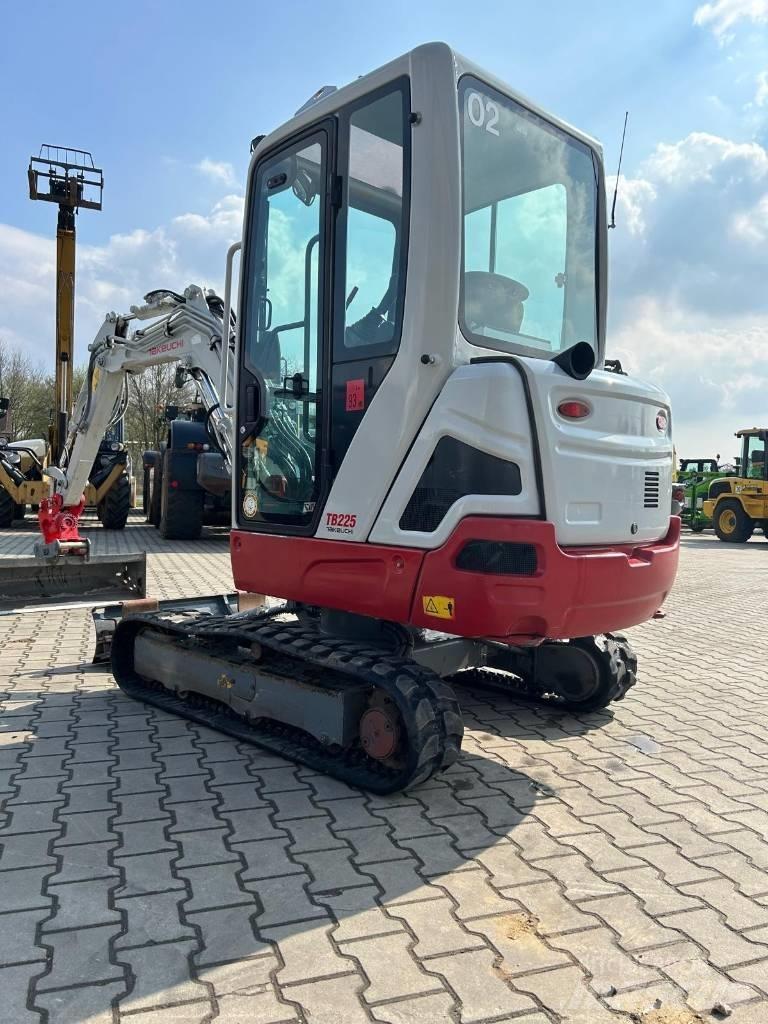 Takeuchi TB 225 Minigravemaskiner