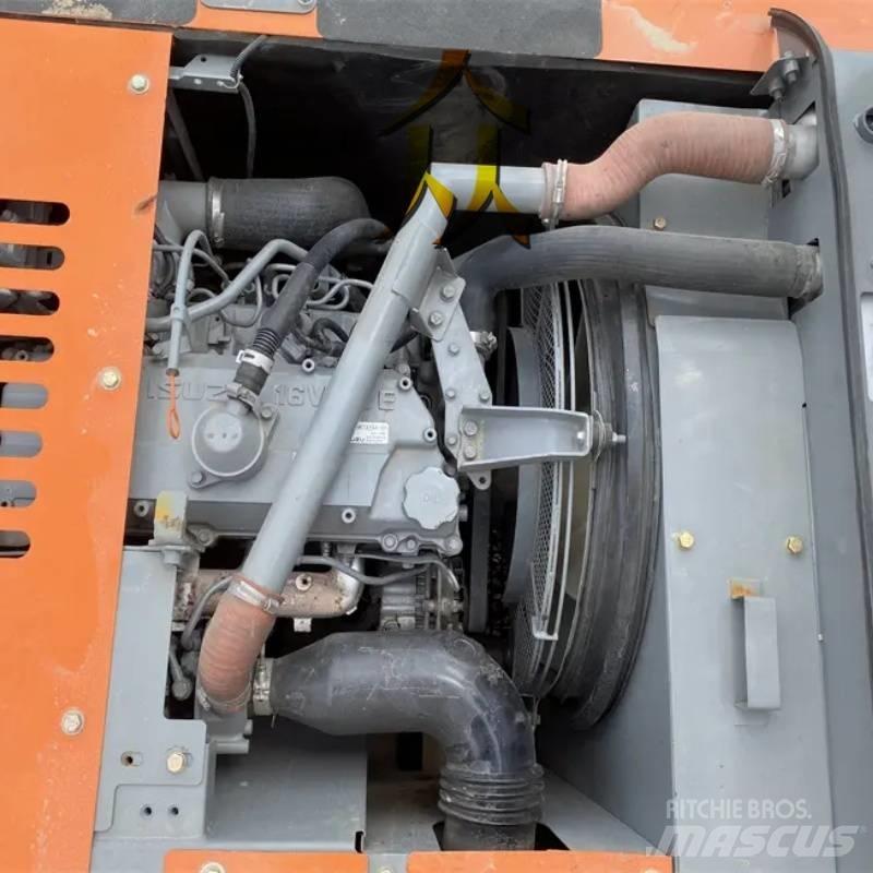 Hitachi ZX 210 Gravemaskiner på larvebånd