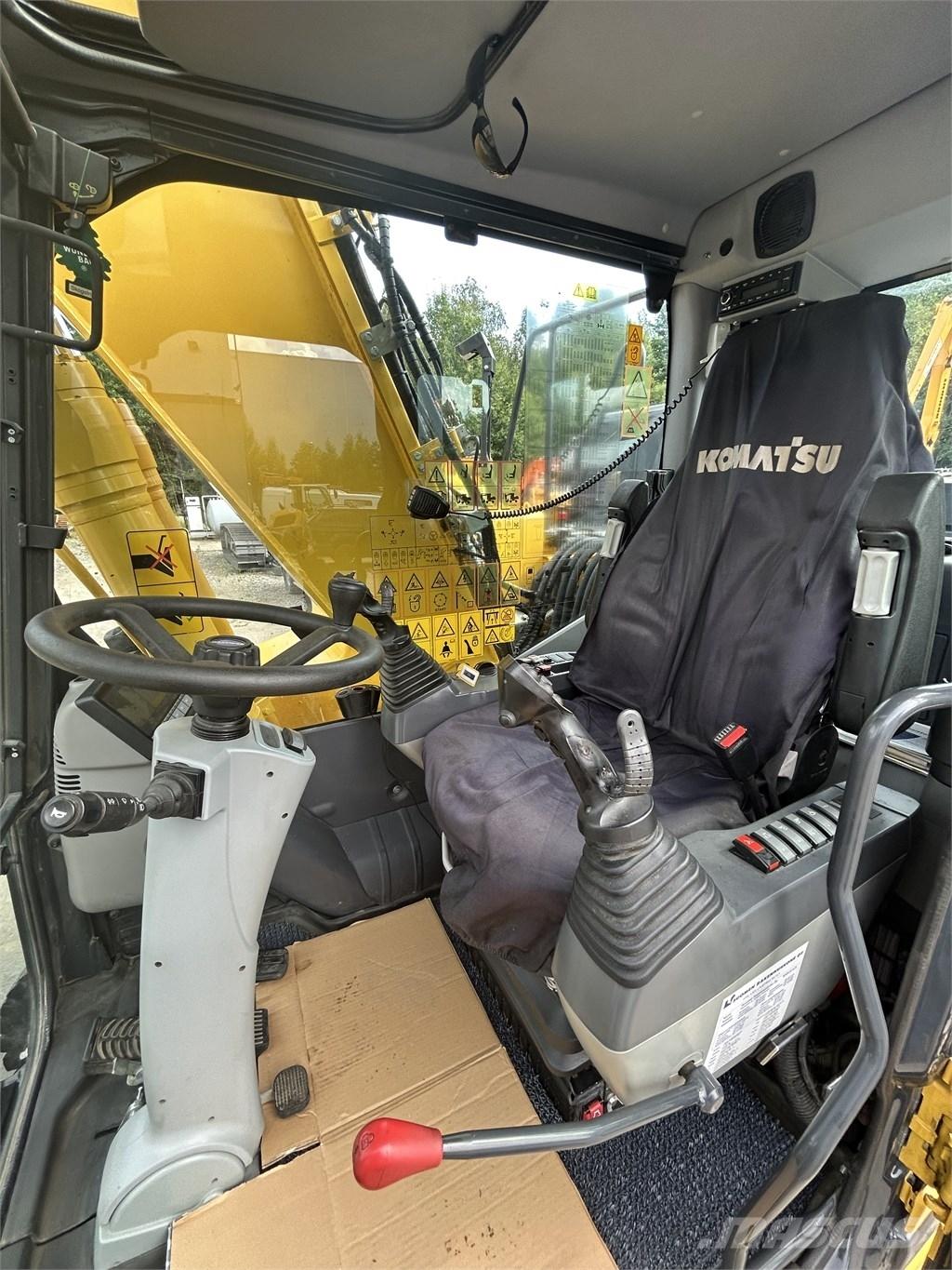 Komatsu PW 180-11 Gravemaskiner på hjul