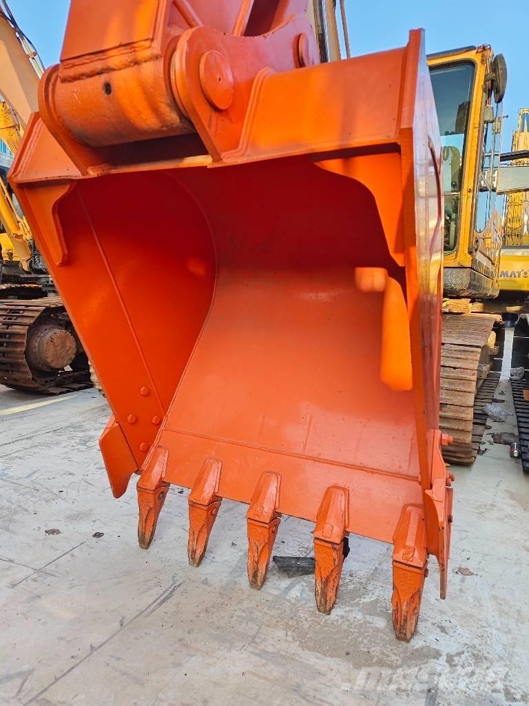 Hitachi ZX 210 Gravemaskiner på larvebånd
