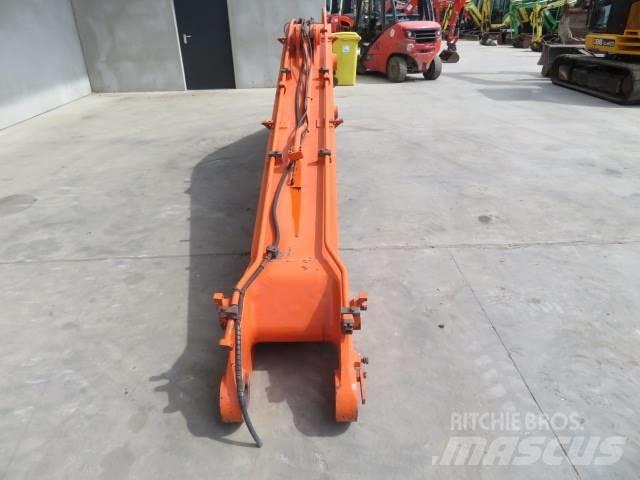 Daewoo DX 225 LC Chassis og suspension