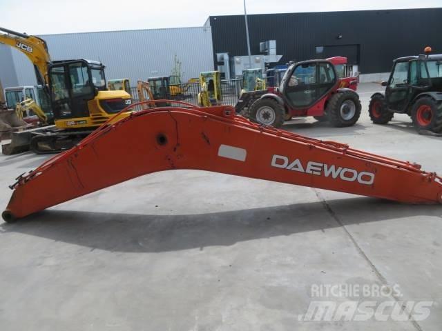 Daewoo DX 225 LC Chassis og suspension