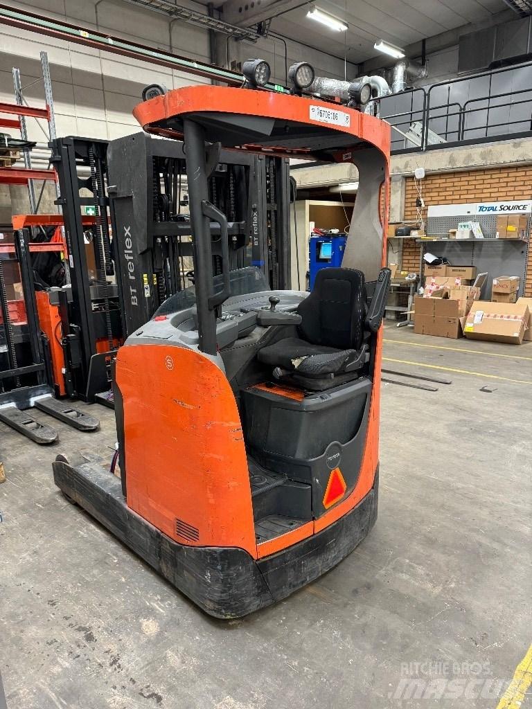Toyota RRE200H Reachtruck