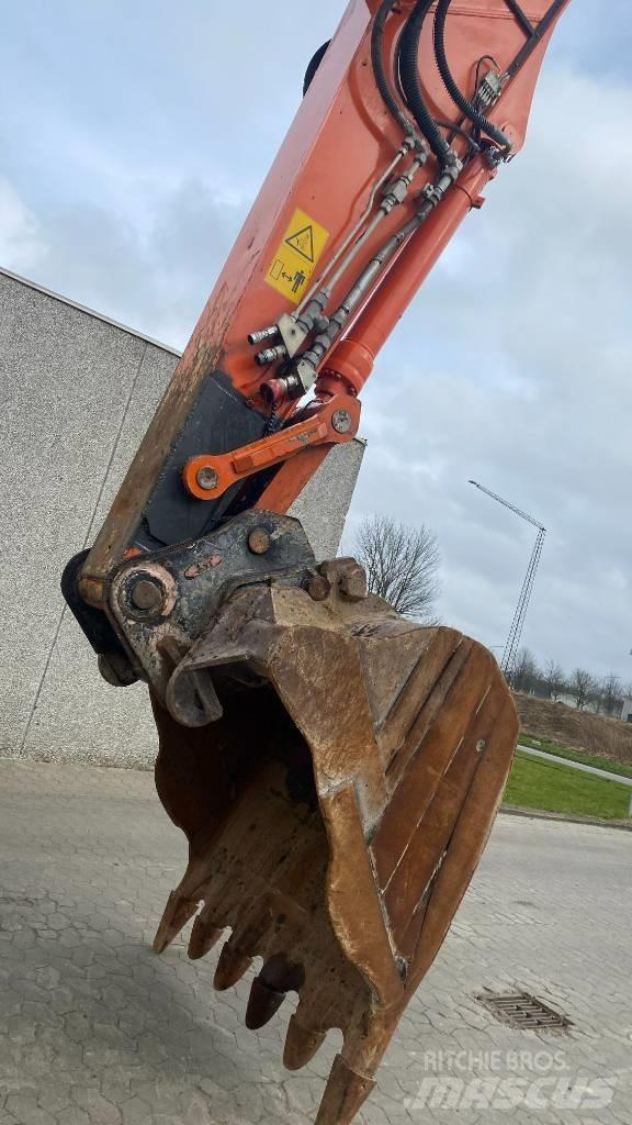 Hitachi ZX 300 LC-6 Gravemaskiner på larvebånd