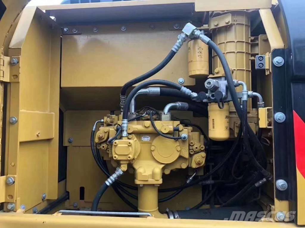 CAT 323 Gravemaskiner på larvebånd