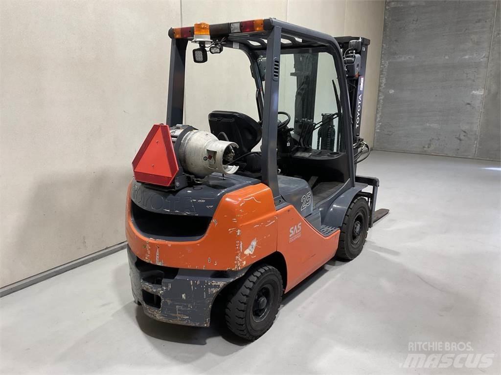 Toyota 8FGF25 LPG gaffeltrucks