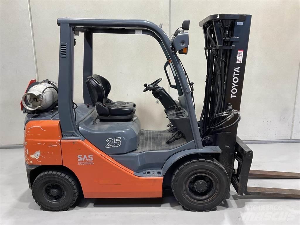 Toyota 8FGF25 LPG gaffeltrucks