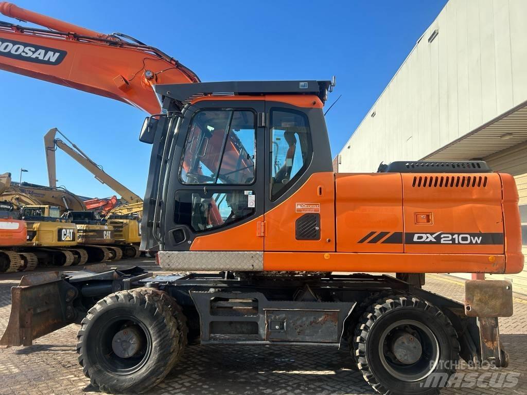 Doosan DX 210 W Gravemaskiner på hjul