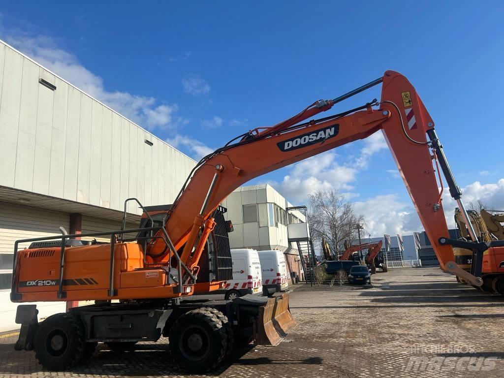 Doosan DX 210 W Gravemaskiner på hjul