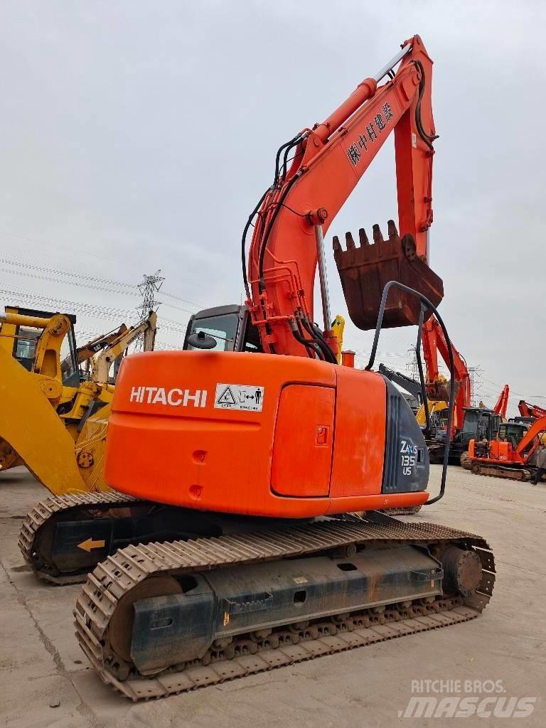 Hitachi ZX 135 US Gravemaskiner på larvebånd