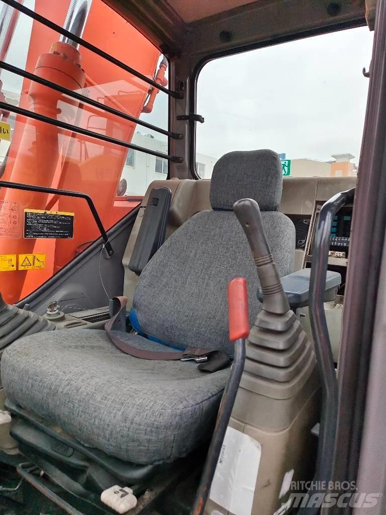 Hitachi ZX 135 US Gravemaskiner på larvebånd