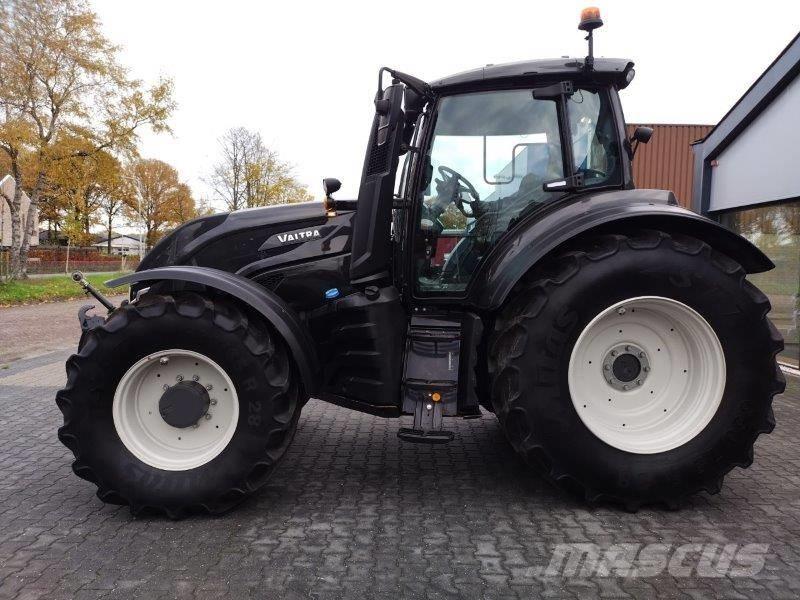 Valtra T235 Versu Traktorer