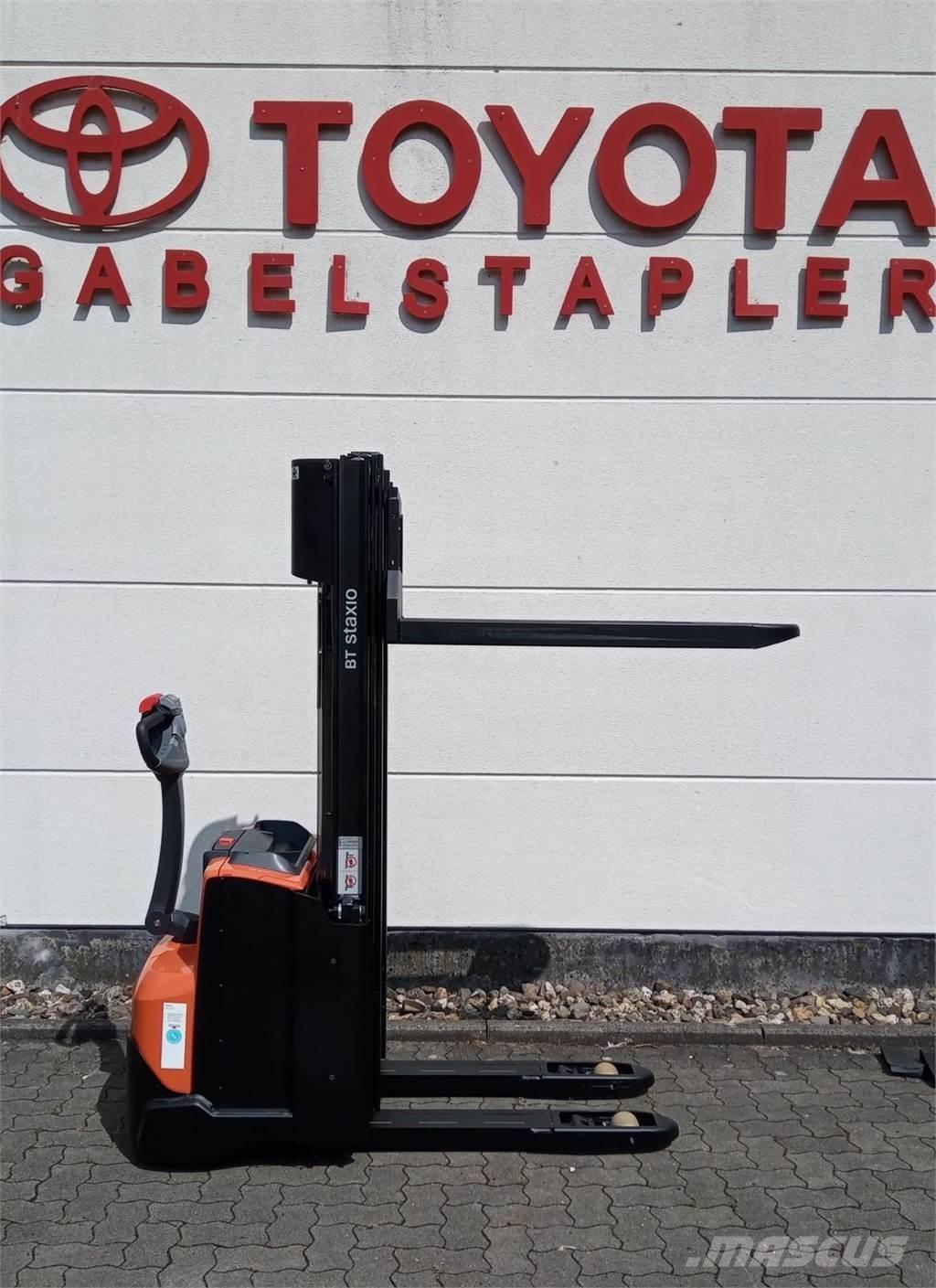 Toyota SWE140L Gaffelstabler med gående fører